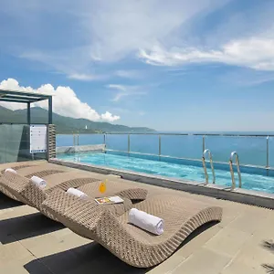 4* ホテル Mangata Beachfront - Rooftop Bar Sea View